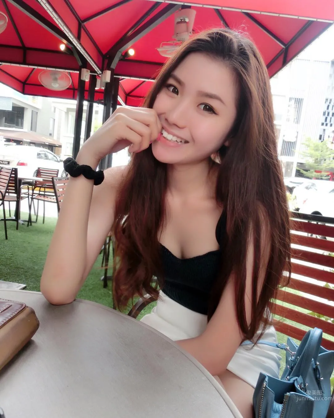 Chia Ying- 长发飘逸空姐私房照_2