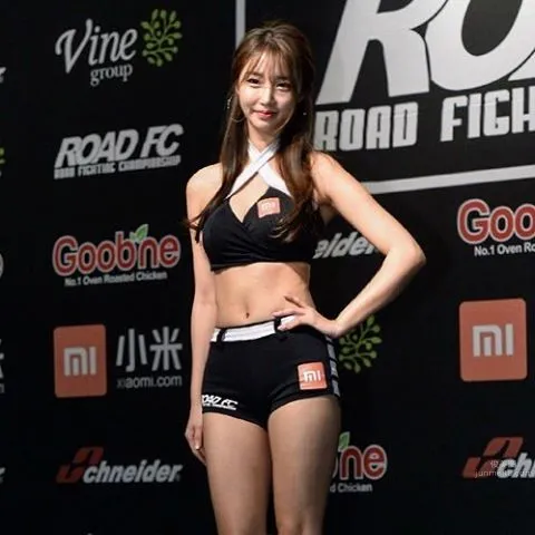 임지우- 韓國人氣舉牌女郎美圖 27