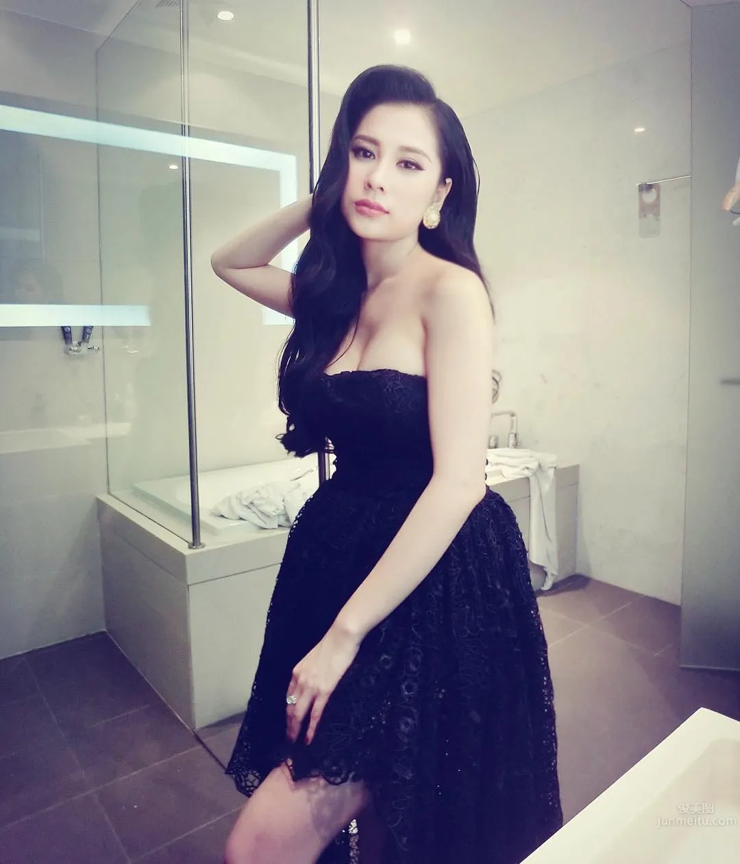 HELENTR, The Fair Beauty Who Loves Vietnam More and More photo 13
