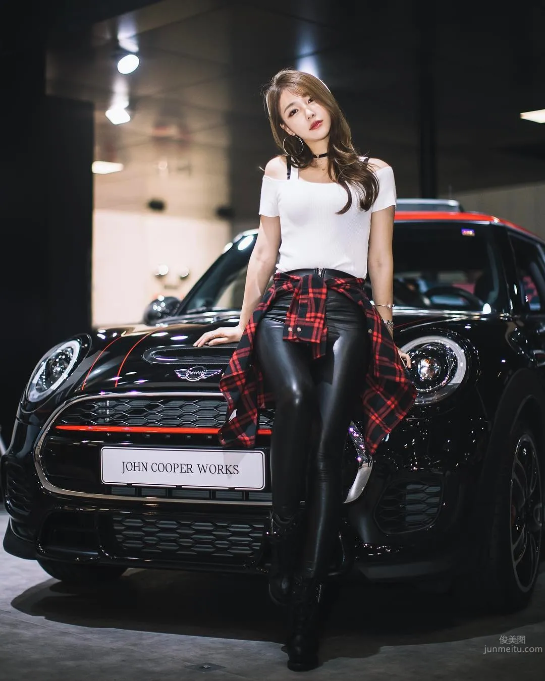 임지우- 韓國人氣舉牌女郎美圖 34
