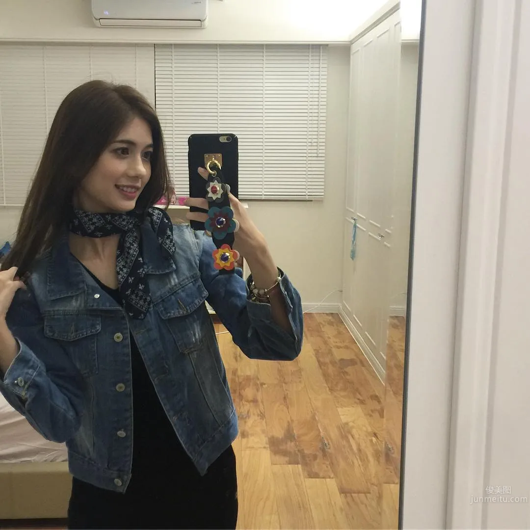 Chinese-German Mixed Beauty Zheng Yiting, Sweet Face Strongly Resembles Goddess Angelababy photo 12