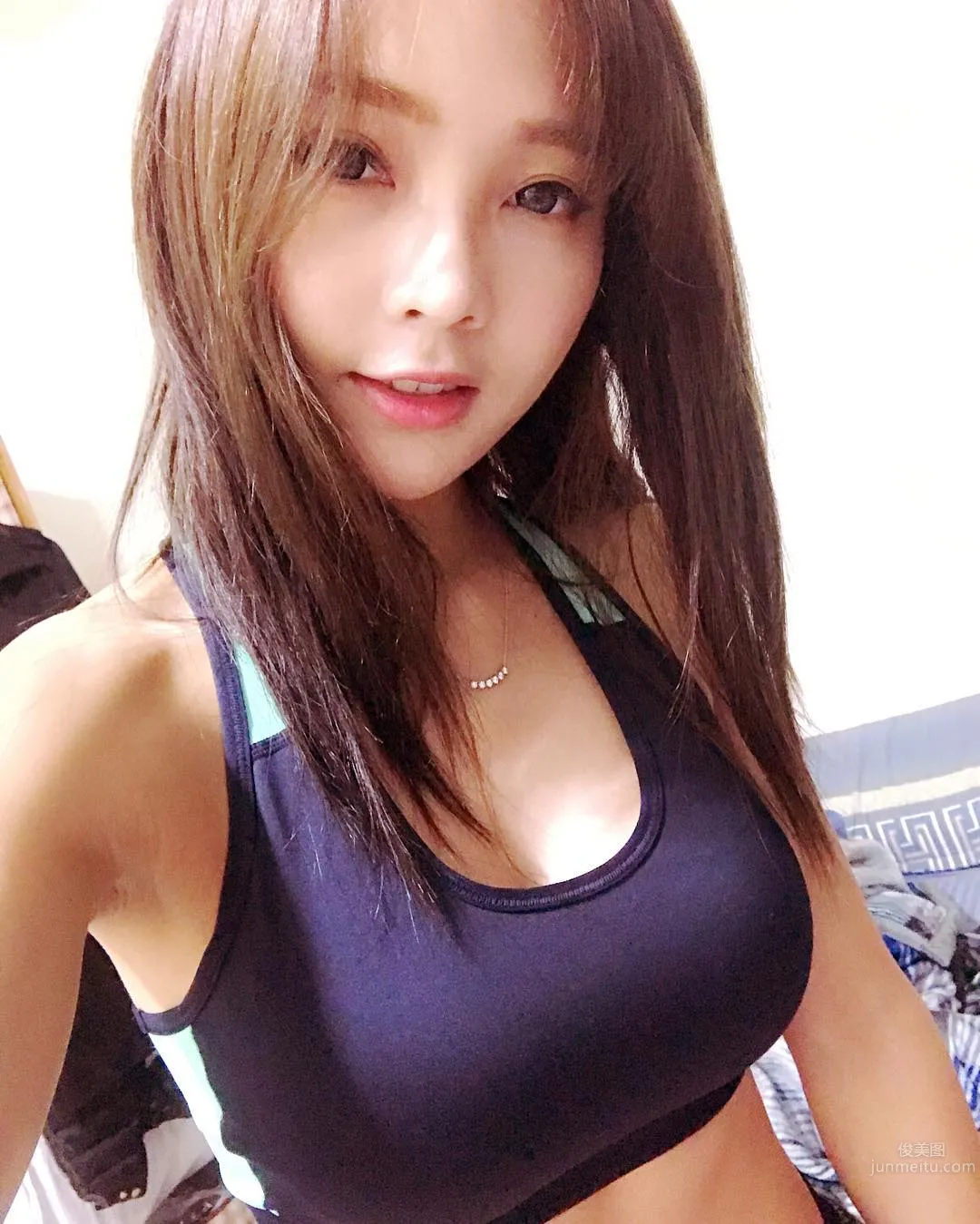 王真真- 黑色蕾絲禮服「美好風景」一覽無遺 19