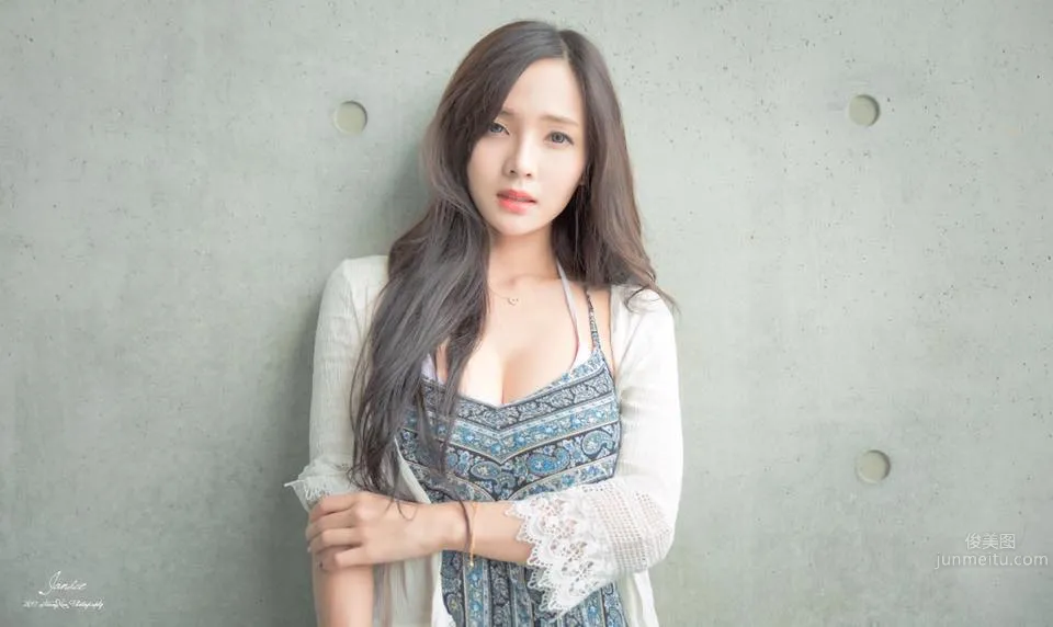 王真真- 黑色蕾絲禮服「美好風景」一覽無遺 8