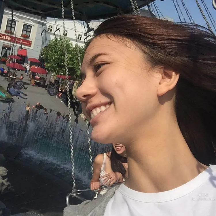 Chinese-German Mixed Beauty Zheng Yiting, Sweet Face Strongly Resembles Goddess Angelababy photo 8