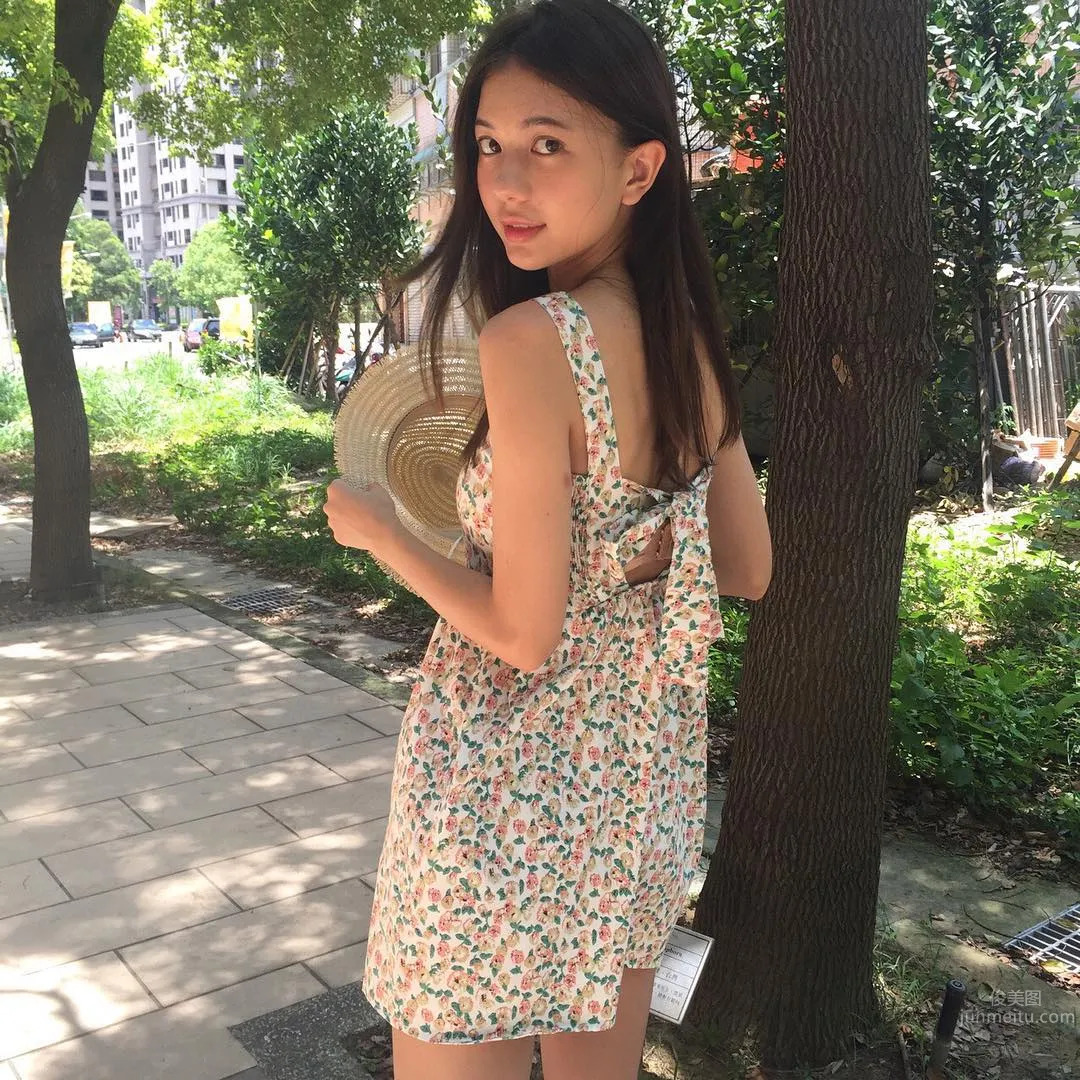 Chinese-German Mixed Beauty Zheng Yiting, Sweet Face Strongly Resembles Goddess Angelababy photo 4