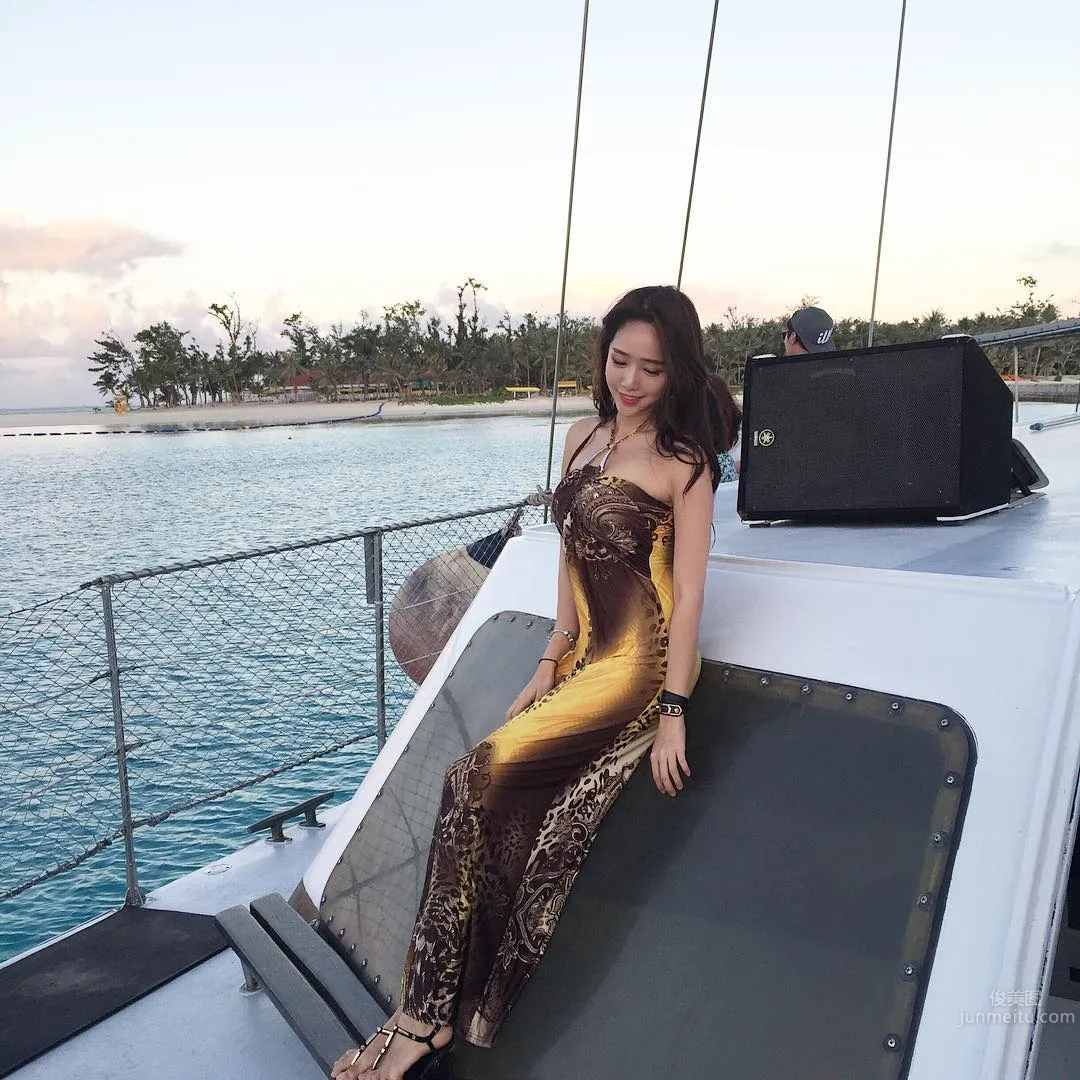 Glamthes, Korean Top Online Shop Model Is Just So Hot! photo 18