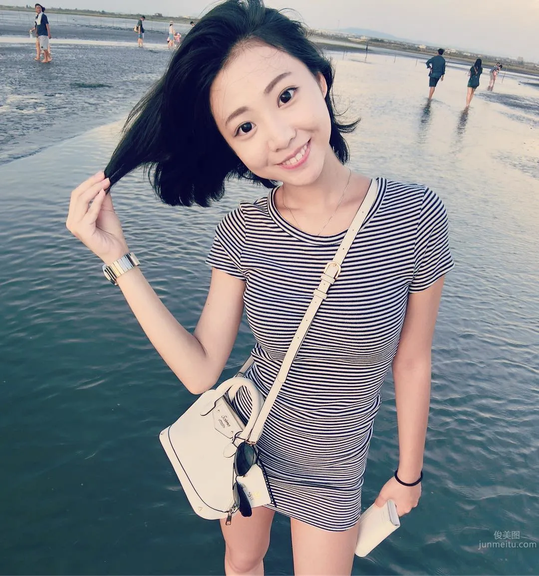 Lin Shushu, Short-Haired Girl with Braces Also Has a Great Figure photo 4