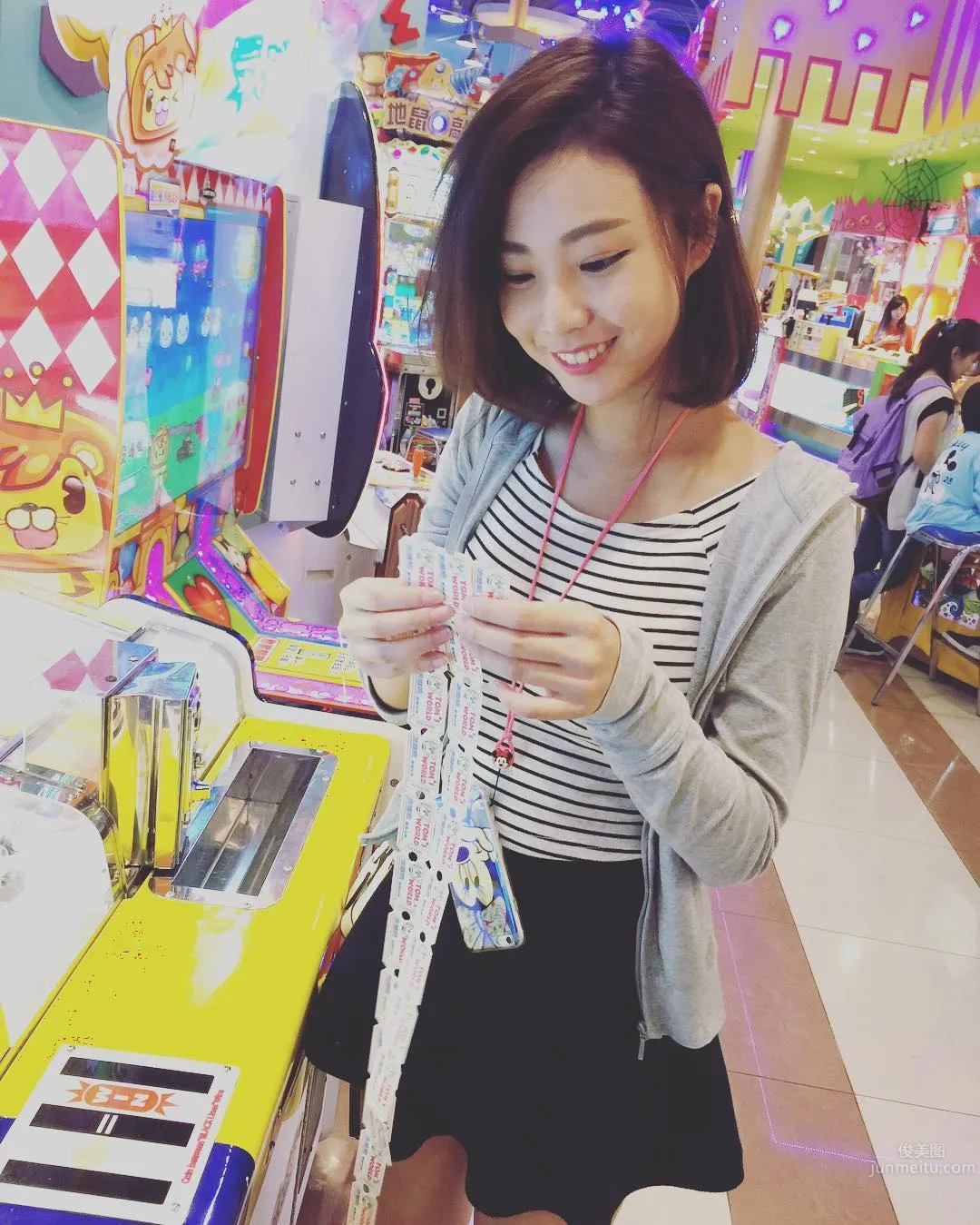 Lin Shushu, Short-Haired Girl with Braces Also Has a Great Figure photo 8