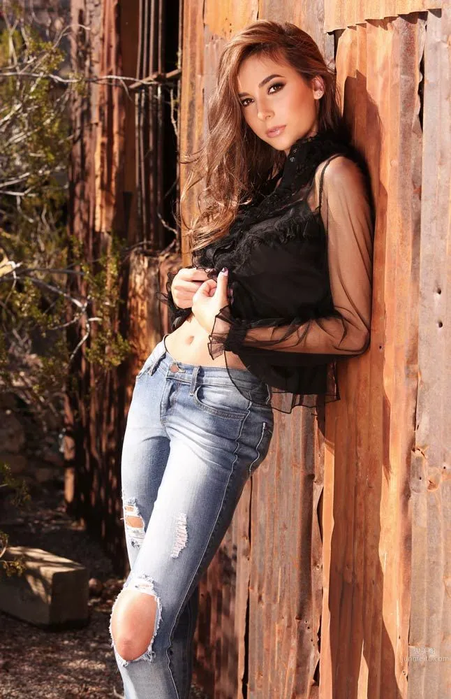 Amber Bernstein- Maxim埃及版杂志封面女郎_13