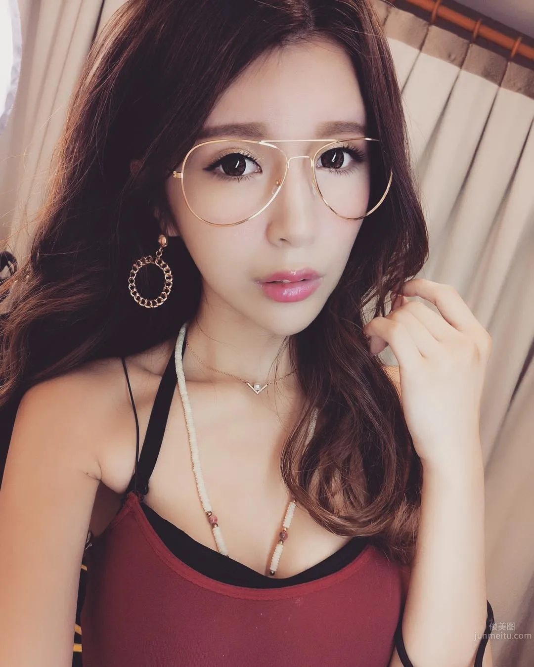 Popular Web Model Liuziyu Vicky, Devil Figure Sexy Bombshell photo 3