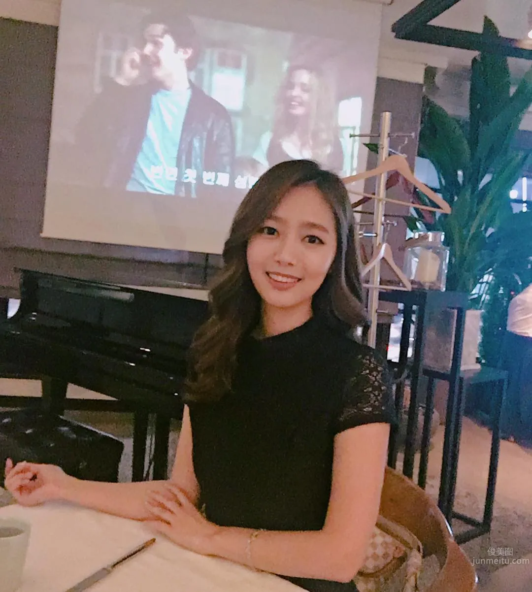 中韓雙語主持人趙瑞妍 有顔值有玉背還有長腿 5