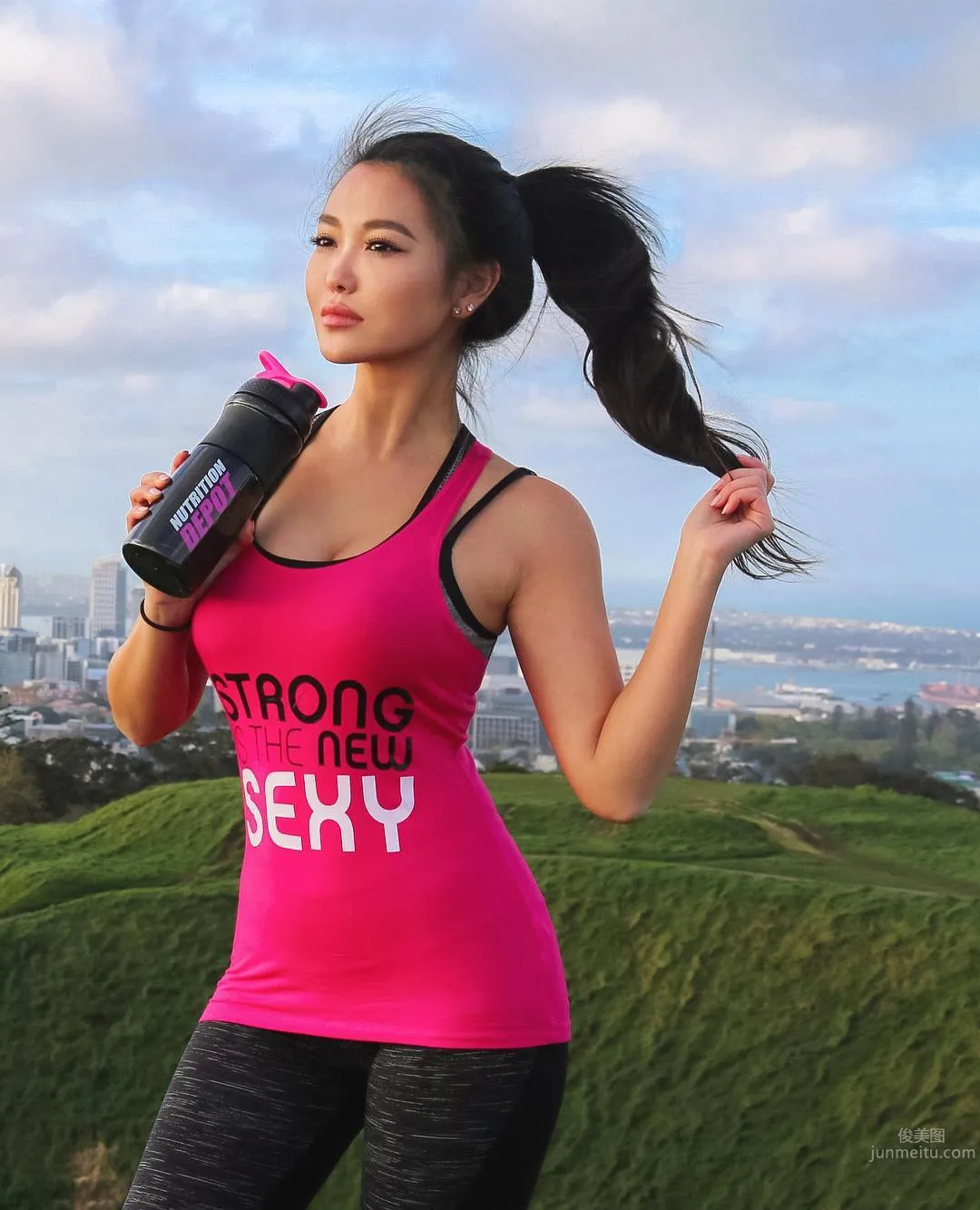 Elegant Female Model Viv Li, Various Sports Photos Show Off Her Figure photo 19