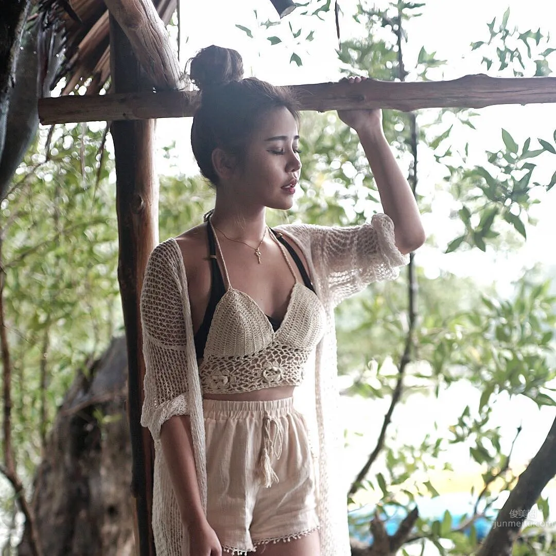 Singapore Internet Celebrity Aylna Neo Shows Off Her Great Figure in a Strappy Swimsuit photo 7