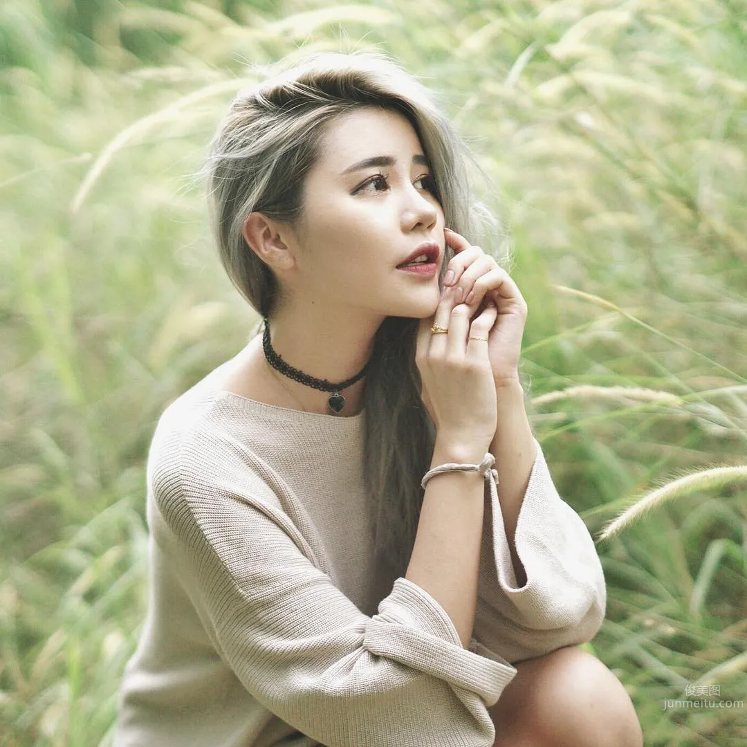 Singapore Internet Celebrity Aylna Neo Shows Off Her Great Figure in a Strappy Swimsuit photo 10