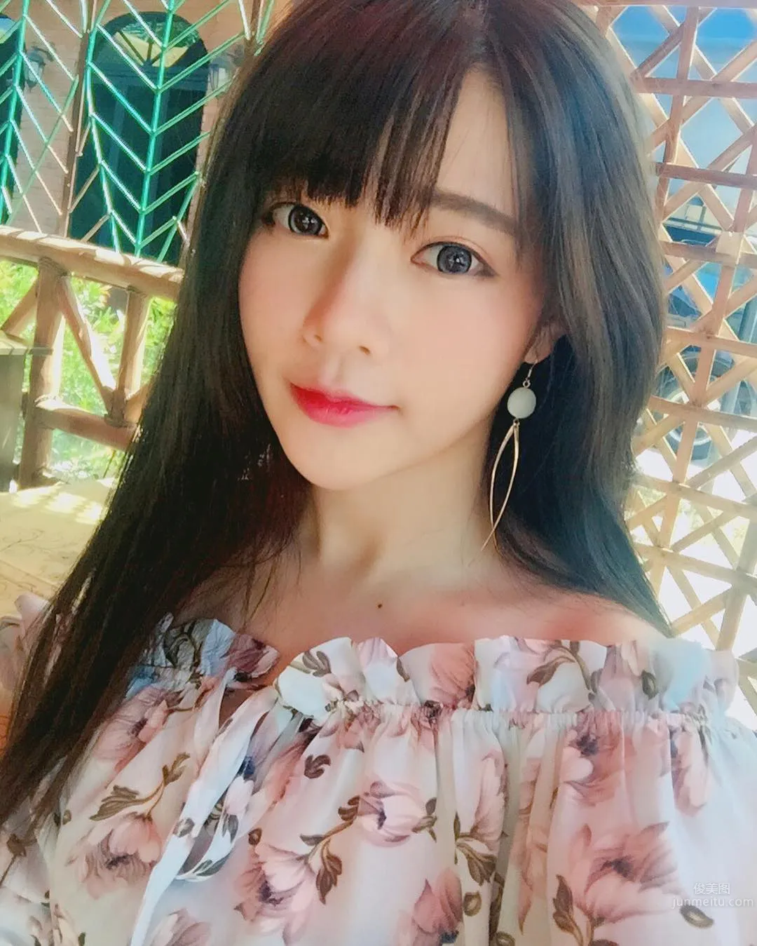 Healing-Type Beauty Jian Xinru Steals Netizens' Hearts Directly photo 21