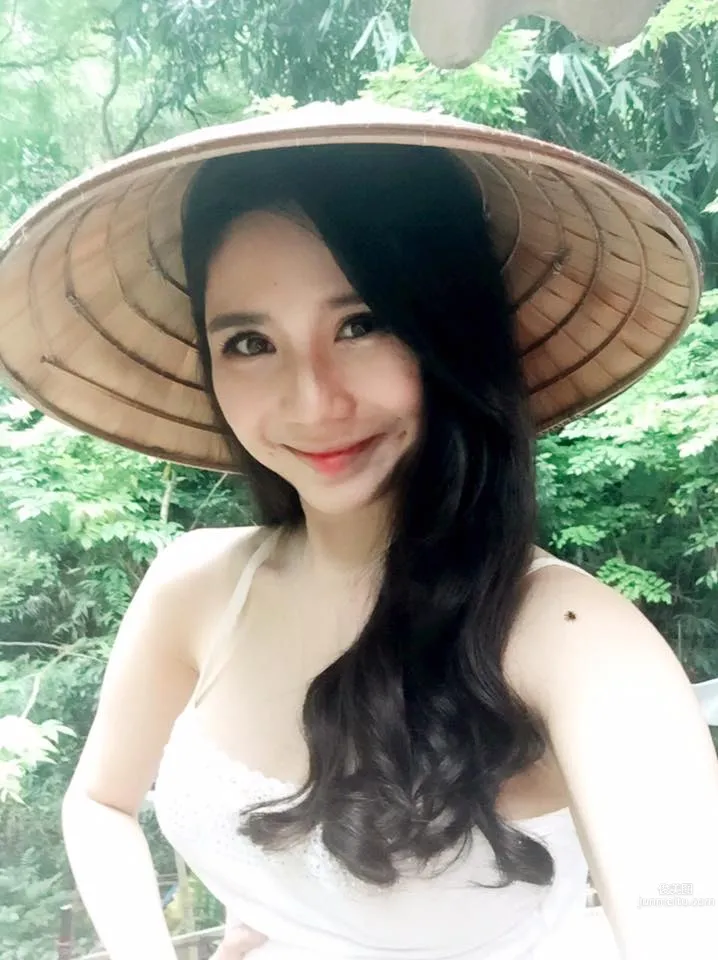 Vietnamese Girl Lai Thanh, Netizens All Feel in Love photo 5