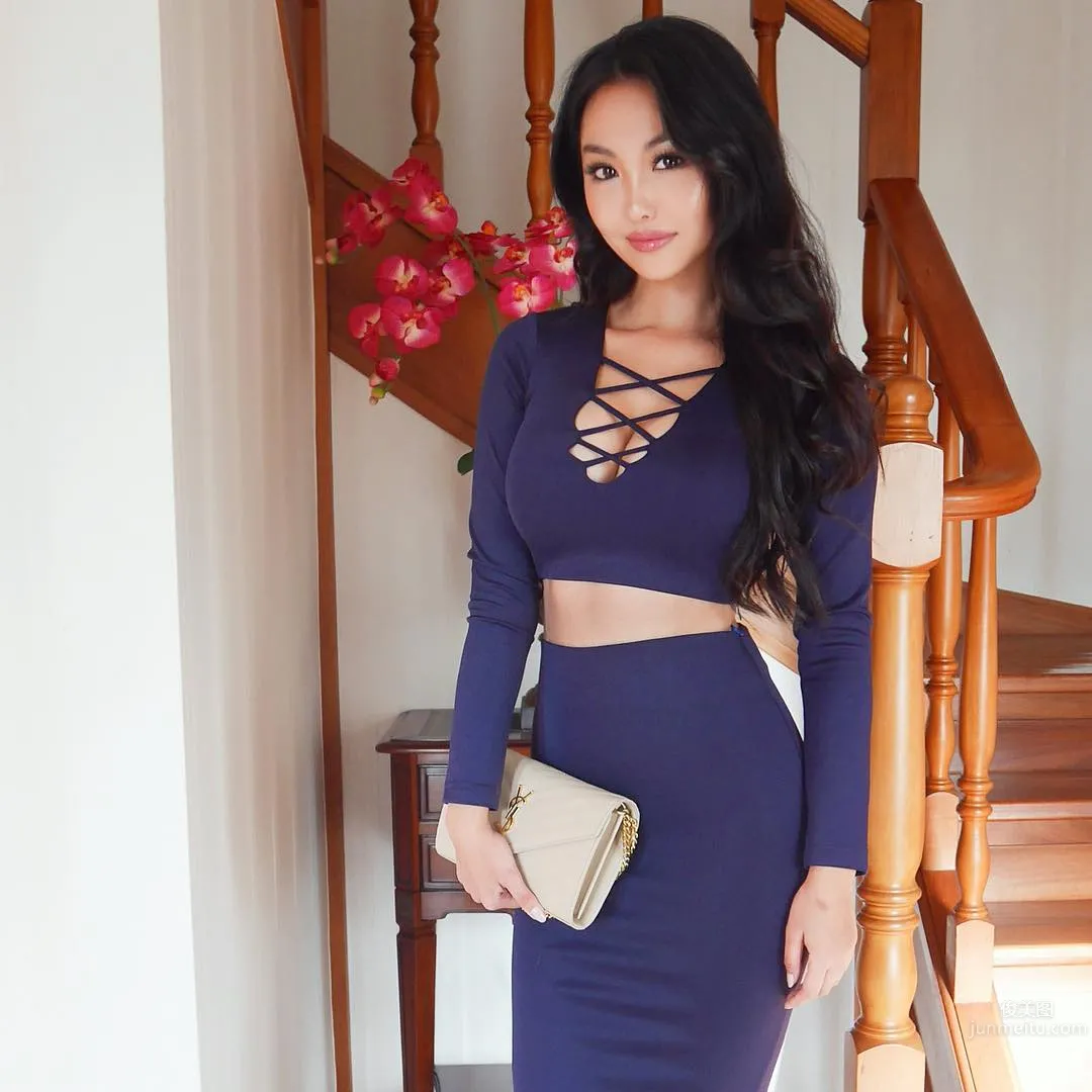 Elegant Female Model Viv Li, Various Sports Photos Show Off Her Figure photo 5