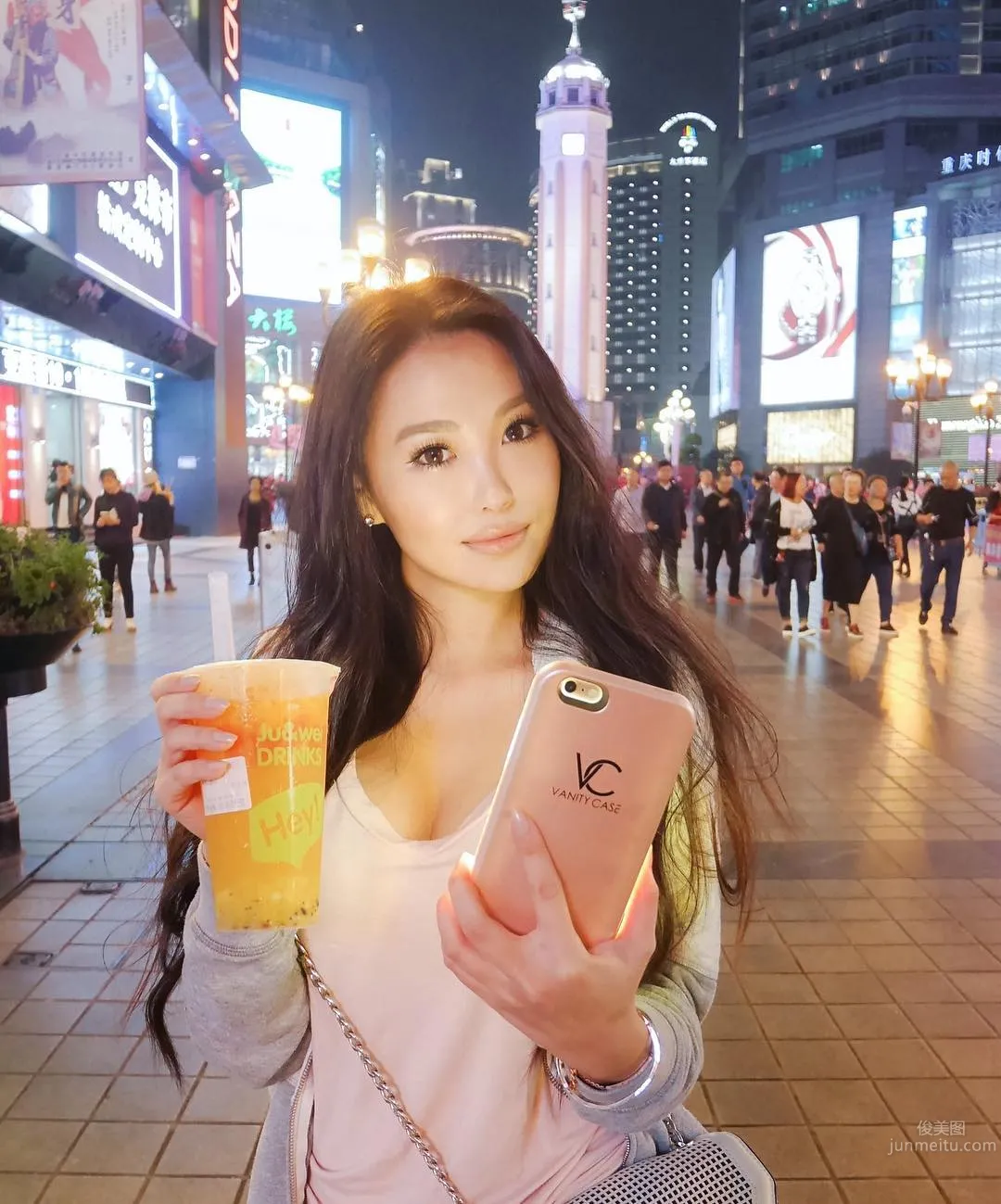 Elegant Female Model Viv Li, Various Sports Photos Show Off Her Figure photo 23