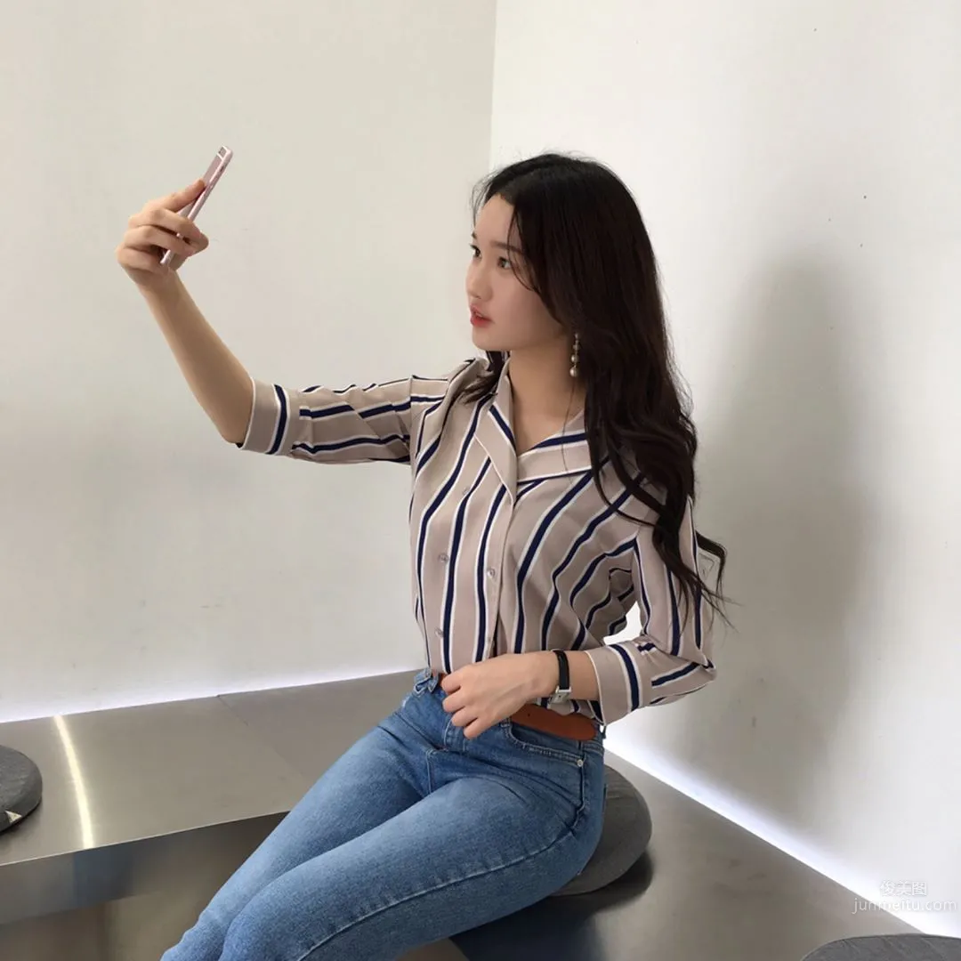 韓國妹子Ahrimei 深V比基尼飽滿美胸自拍 6
