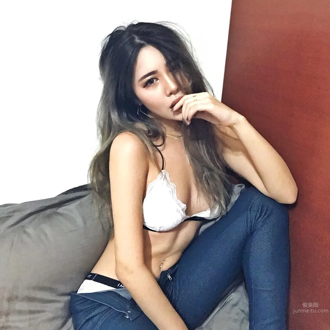 Singapore Internet Celebrity Aylna Neo Shows Off Her Great Figure in a Strappy Swimsuit photo 20