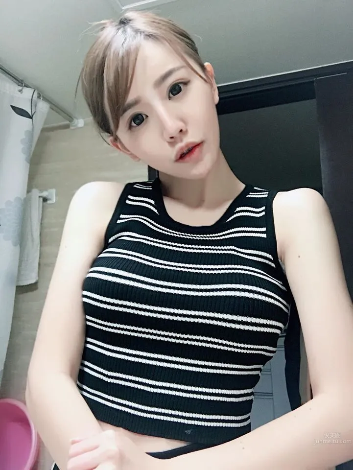 17直播台柱美女張摸摸 好身材真的可以摸 21