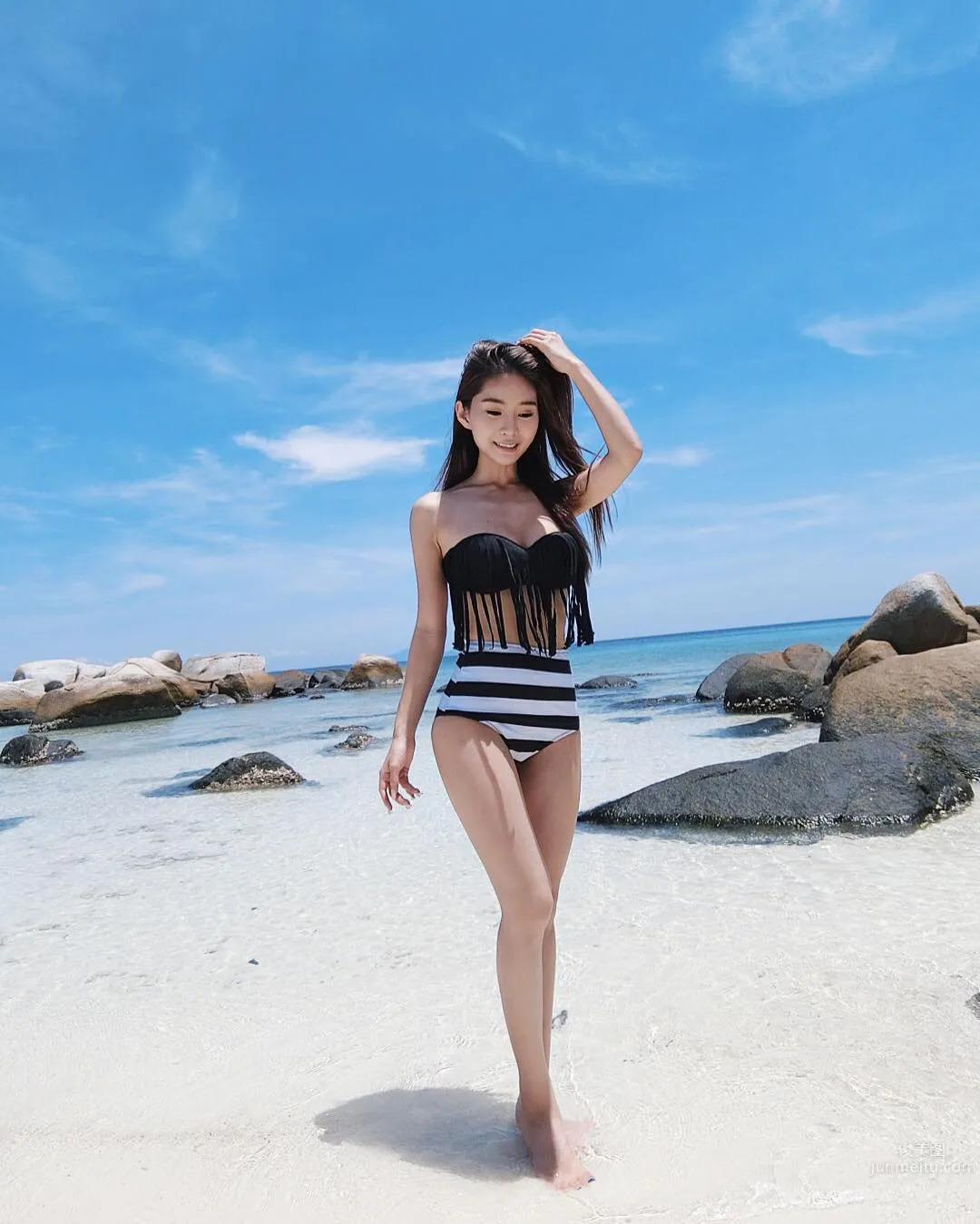 馬國RQ女神謝麗霜 狂曬胸狠馬甲線 2