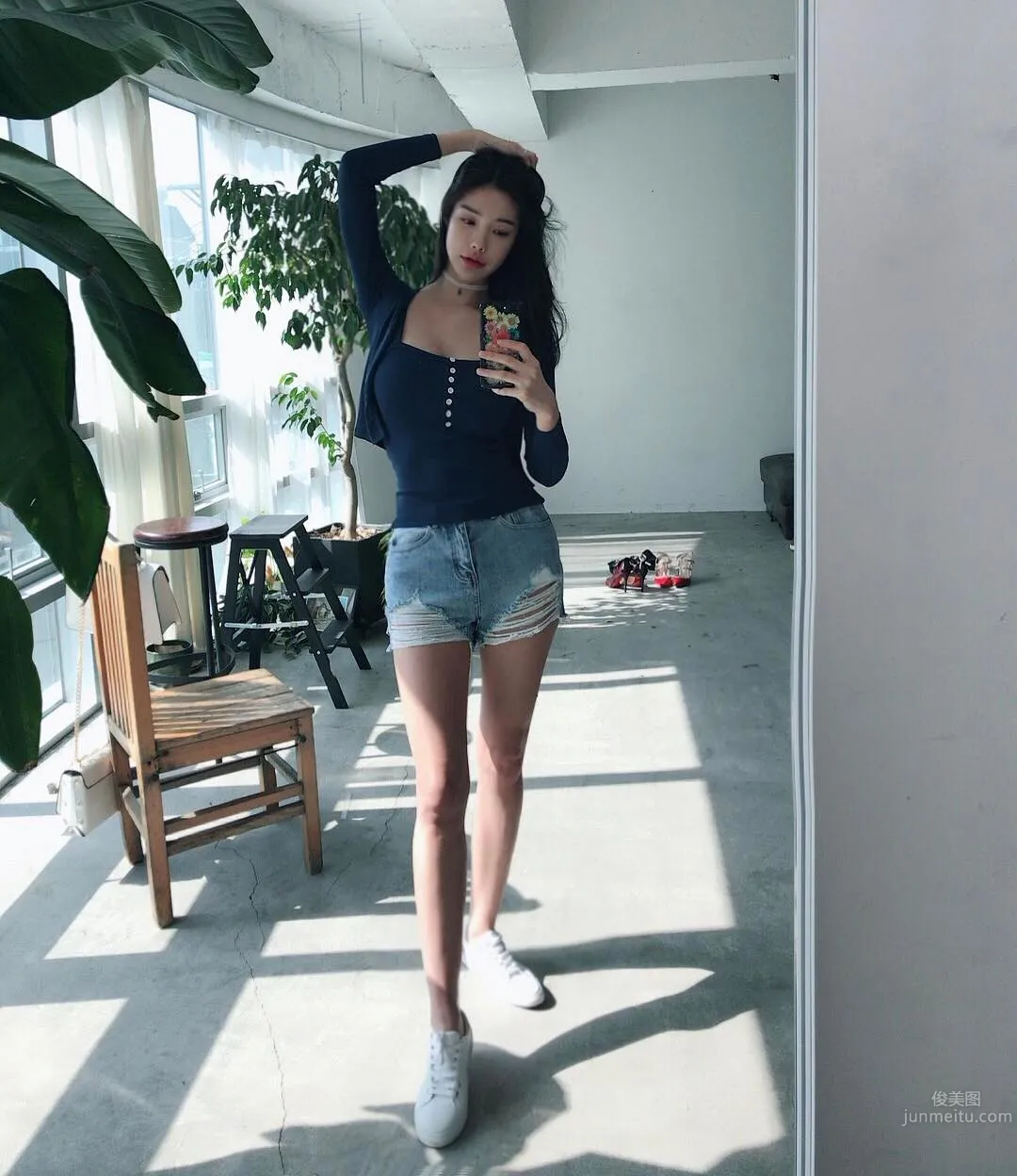 網拍模特樸瓷美 泳衣被撐的好辛苦 21