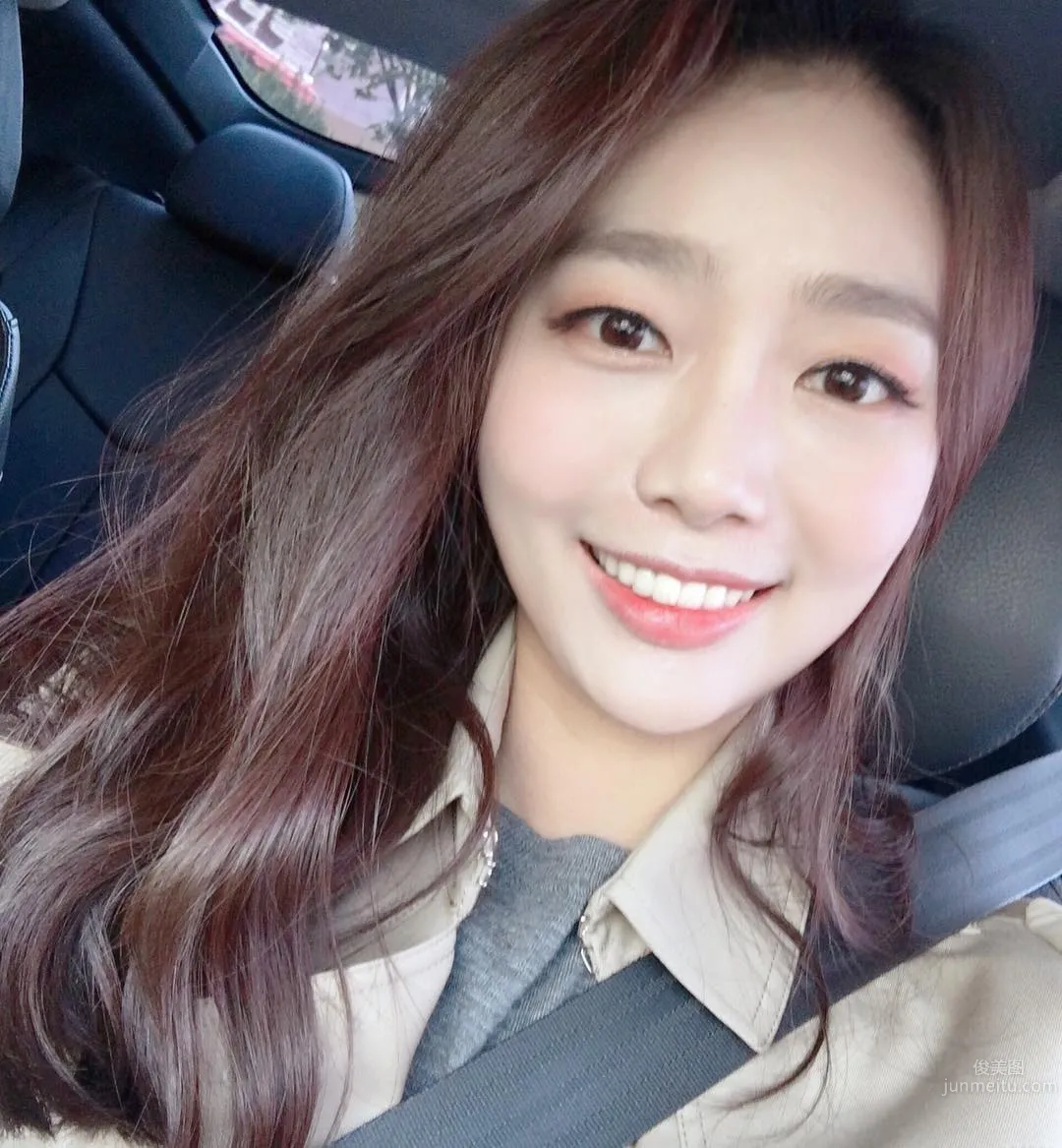 中韓雙語主持人趙瑞妍 有顔值有玉背還有長腿 20