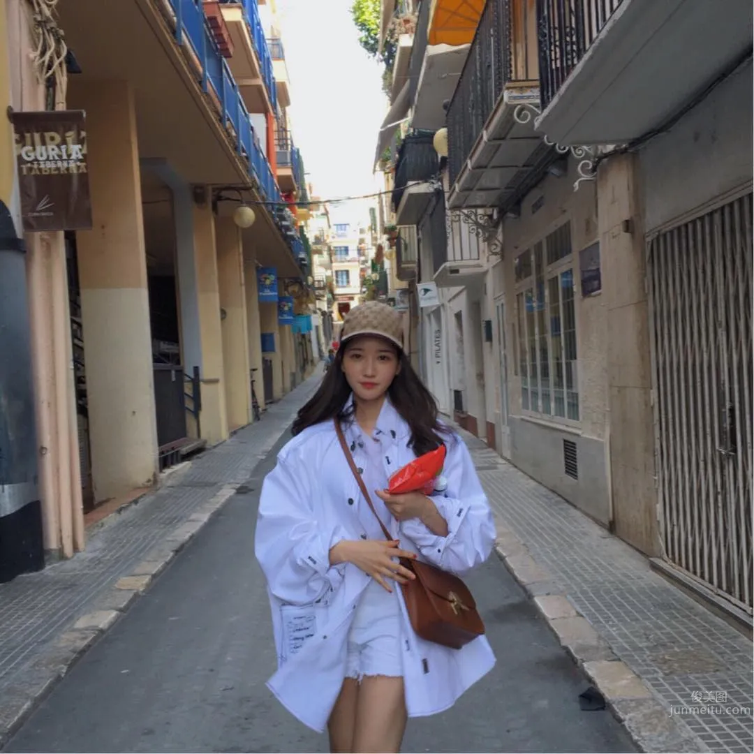 韓國妹子Ahrimei 深V比基尼飽滿美胸自拍 9