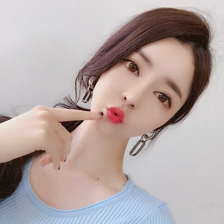 韓國網紅홍서아比基尼戲水 俯視視角超犯規 5