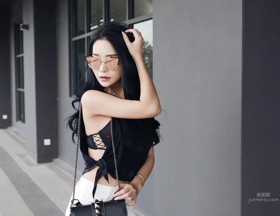馬國RQ女神謝麗霜 狂曬胸狠馬甲線 23