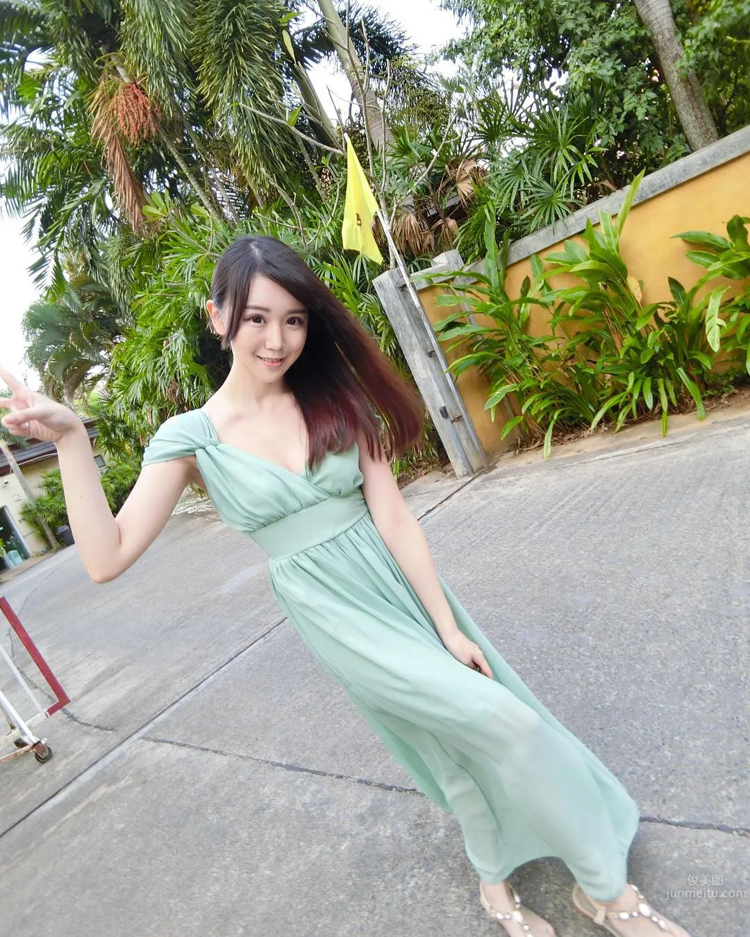 17直播台柱美女張摸摸 好身材真的可以摸 30