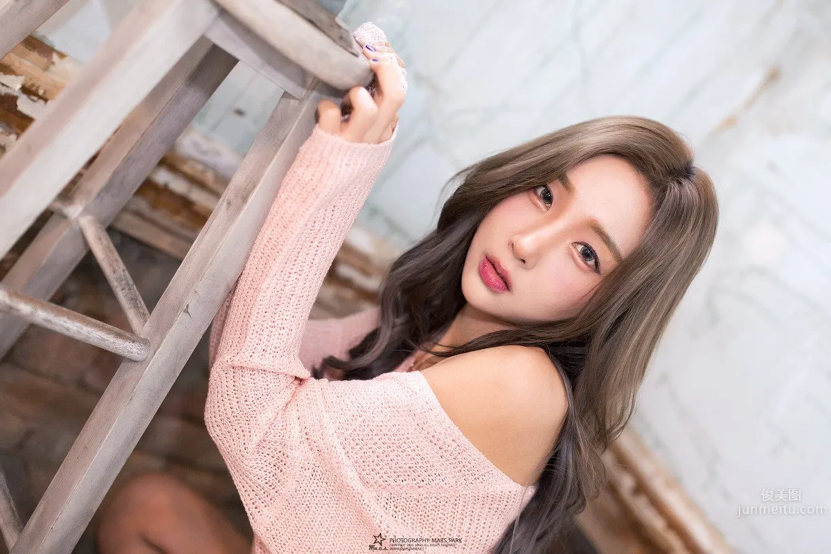 韓國美女Kim Mina 眼角美人痣倍撩人 8