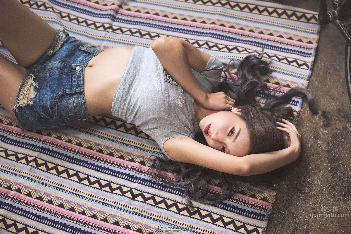 韓國美女Kim Mina 眼角美人痣倍撩人 18