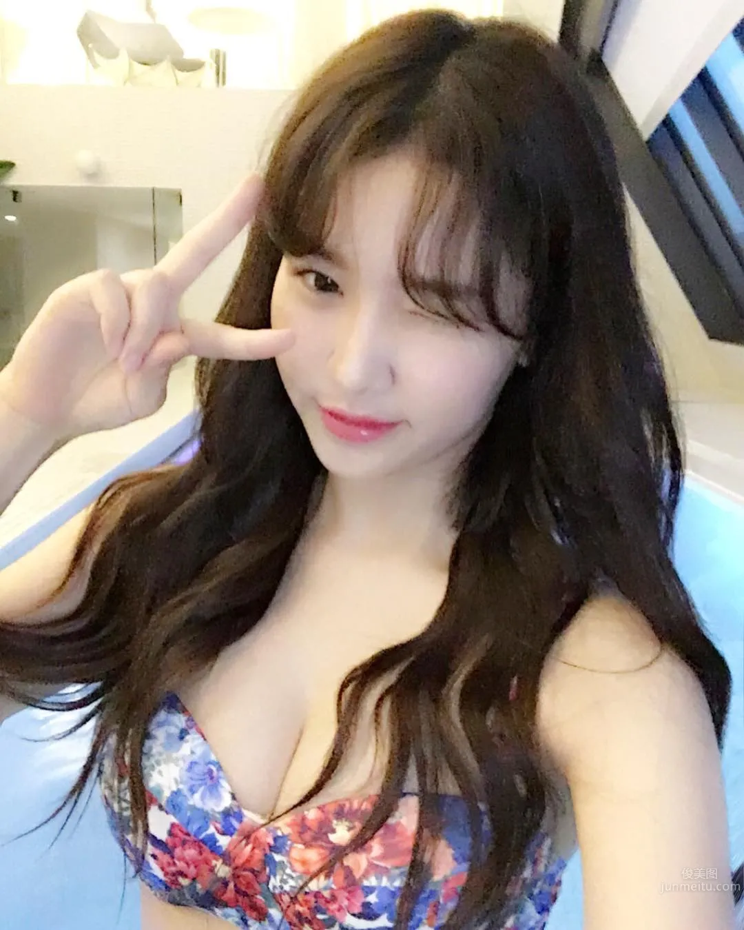 韓國妹子Ahrimei 深V比基尼飽滿美胸自拍 3