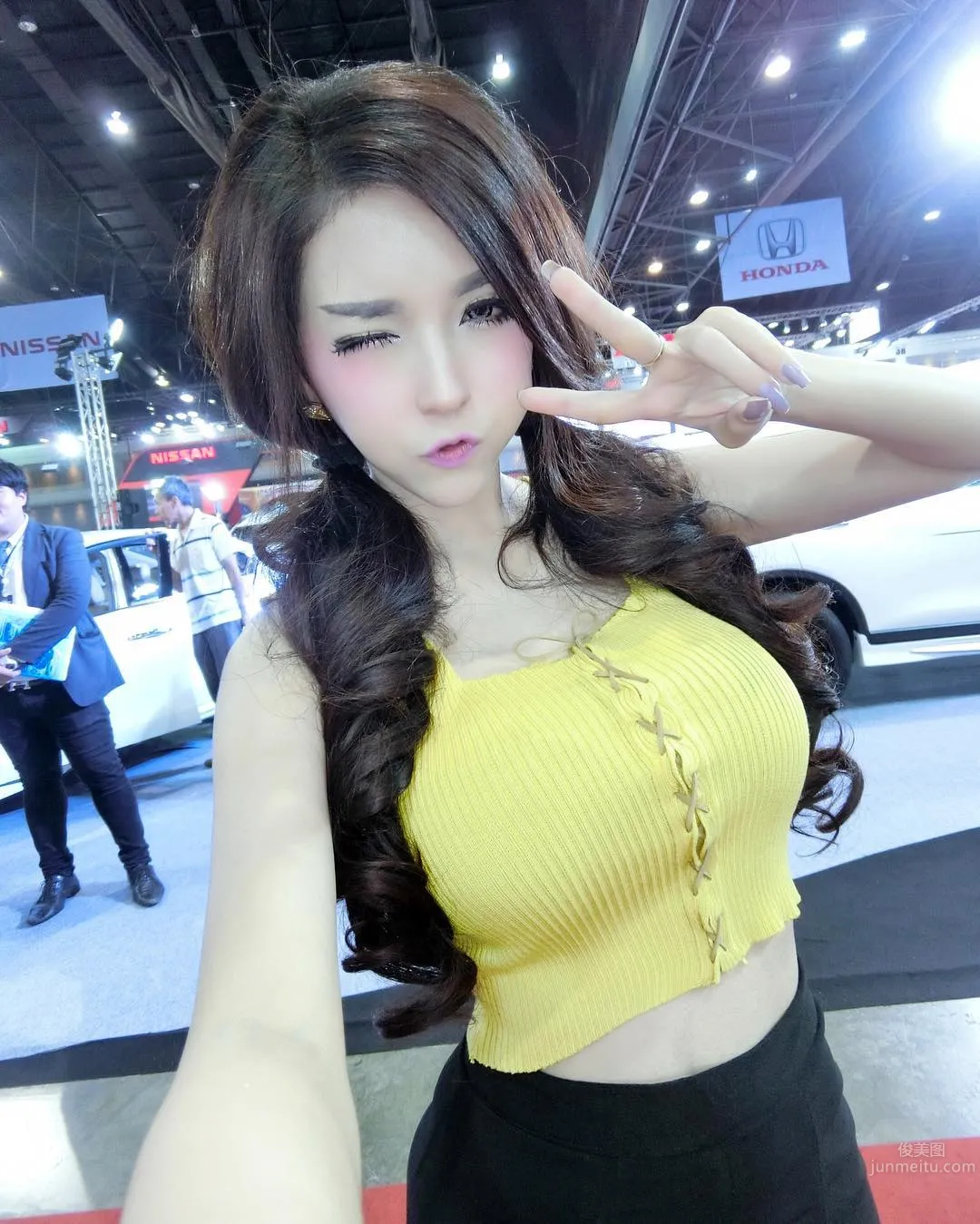 泰国迷人车模Janet 香艳私房美照_3