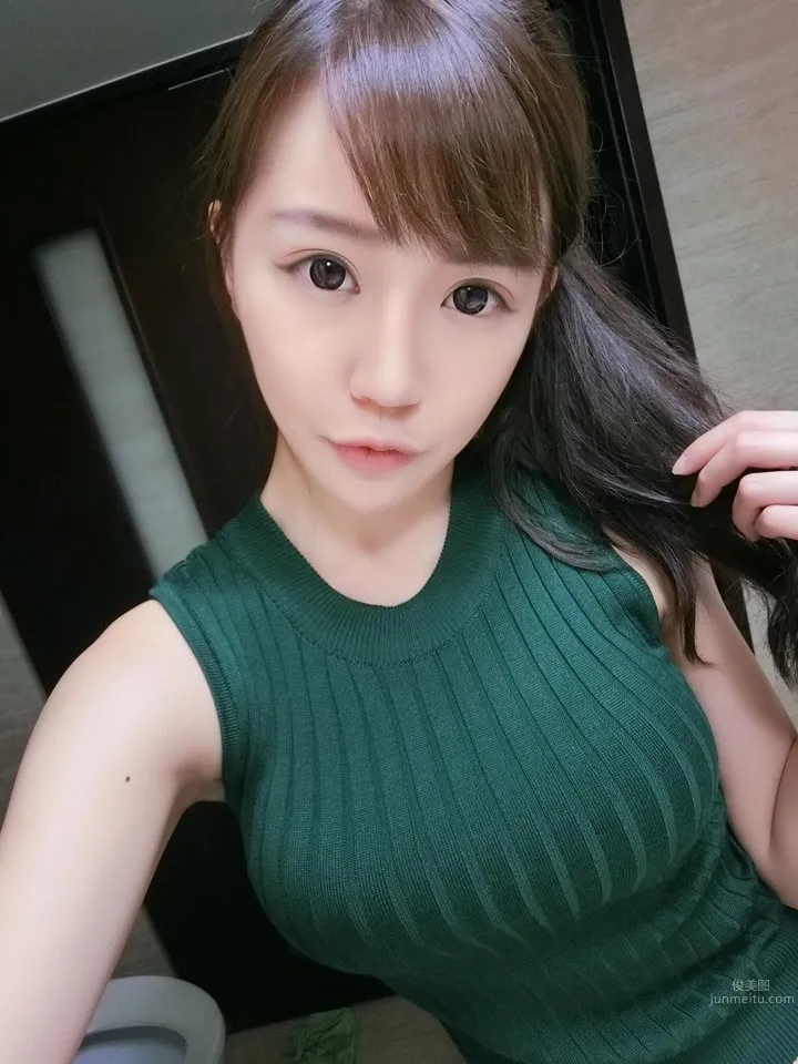 17直播台柱美女張摸摸 好身材真的可以摸 24