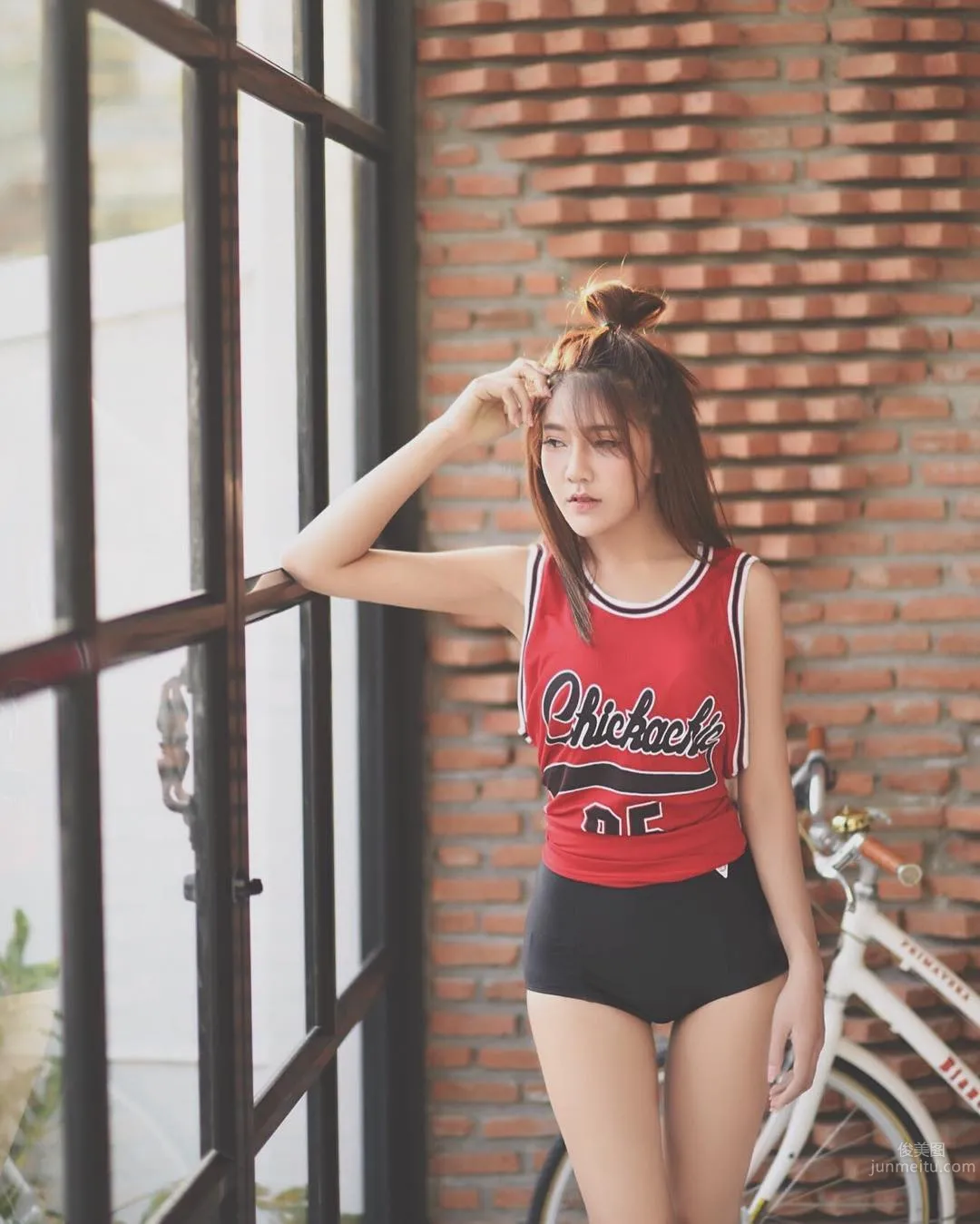 Thai Car Model Numnim Jang, Sometimes Sexy, Sometimes Playful photo 20