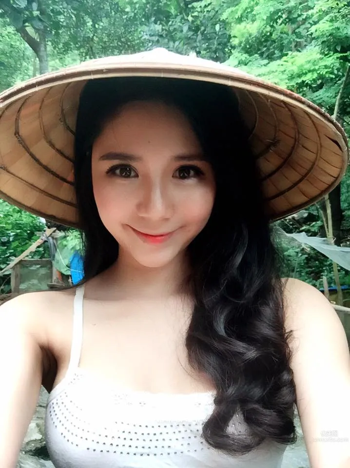 Vietnamese Girl Lai Thanh, Netizens All Feel in Love photo 4