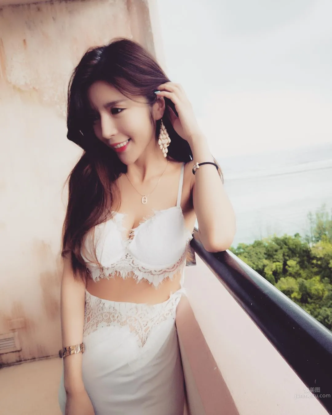 Popular Web Model Liuziyu Vicky, Devil Figure Sexy Bombshell photo 9