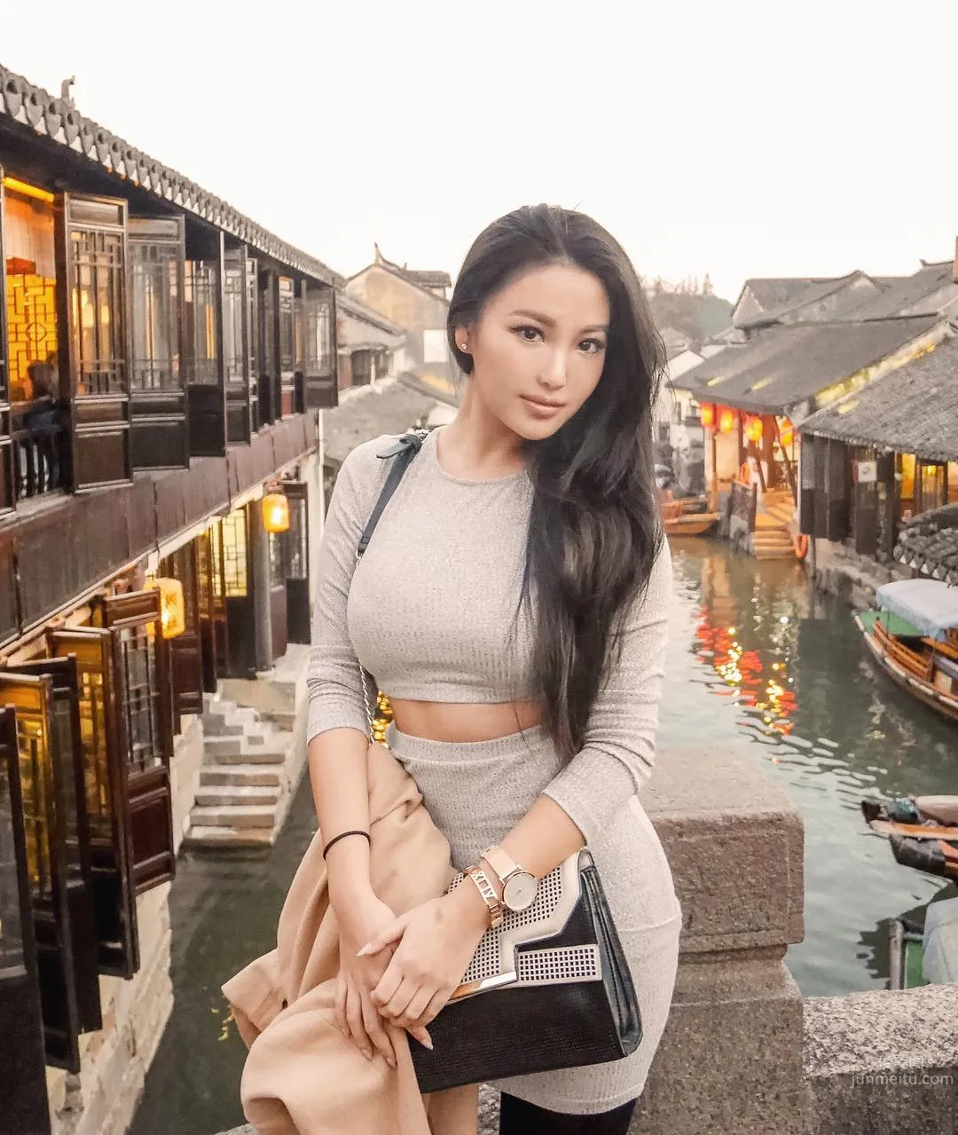 Elegant Female Model Viv Li, Various Sports Photos Show Off Her Figure photo 26