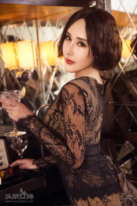 蜜臀美人娜依靈兒 梨渦淺笑媚态浮生
