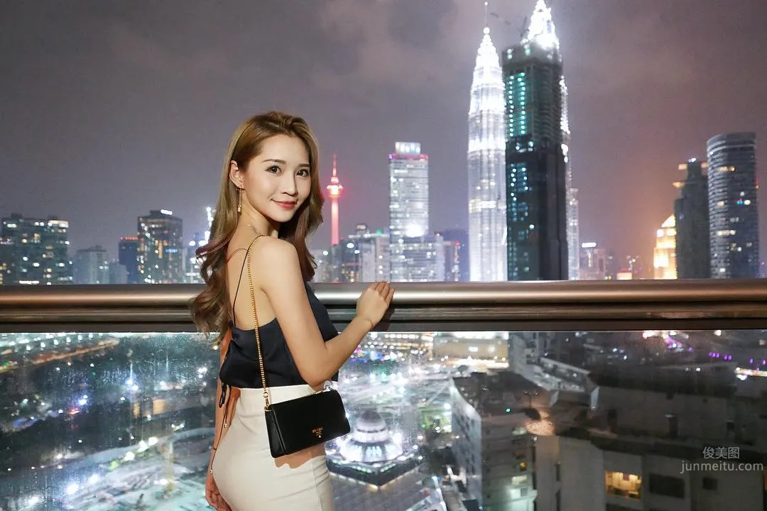 馬國RQ女神謝麗霜 狂曬胸狠馬甲線 21