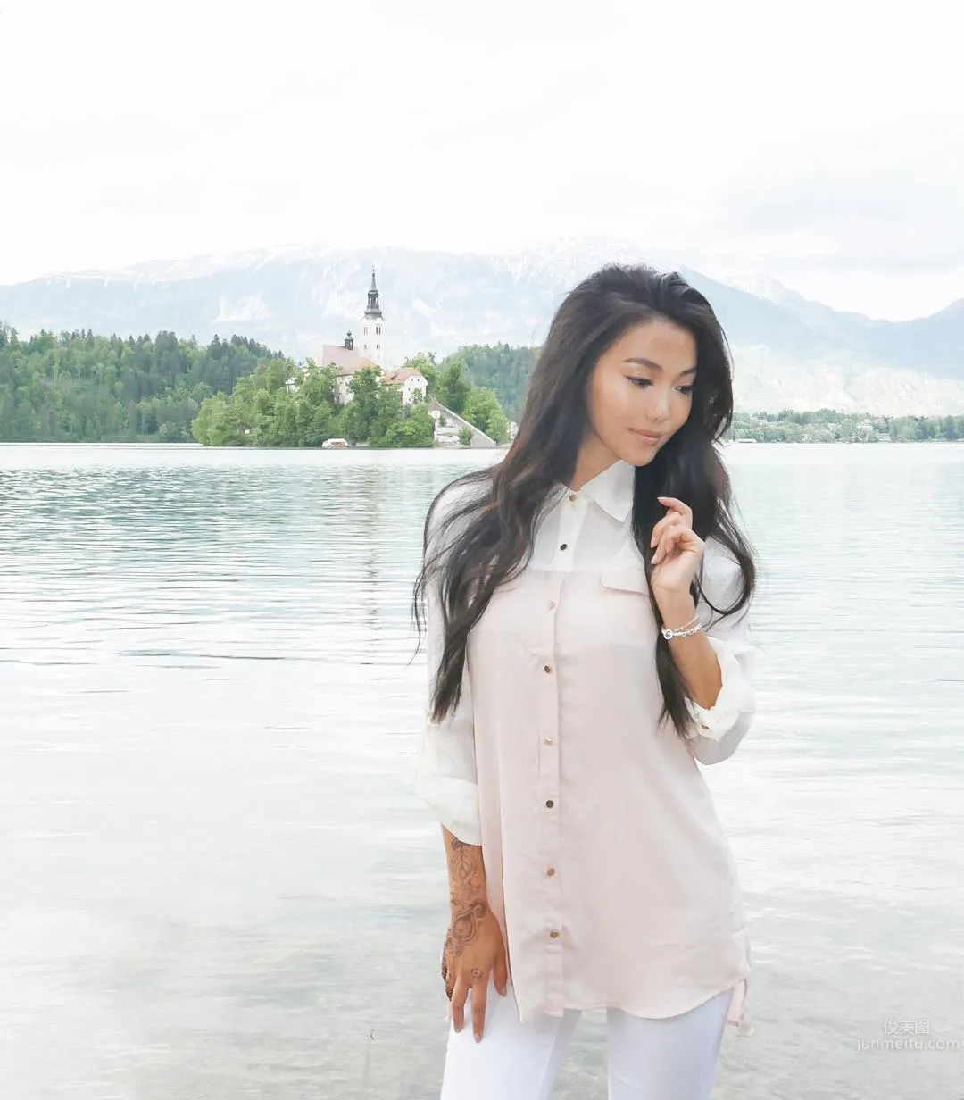 Elegant Female Model Viv Li, Various Sports Photos Show Off Her Figure photo 8
