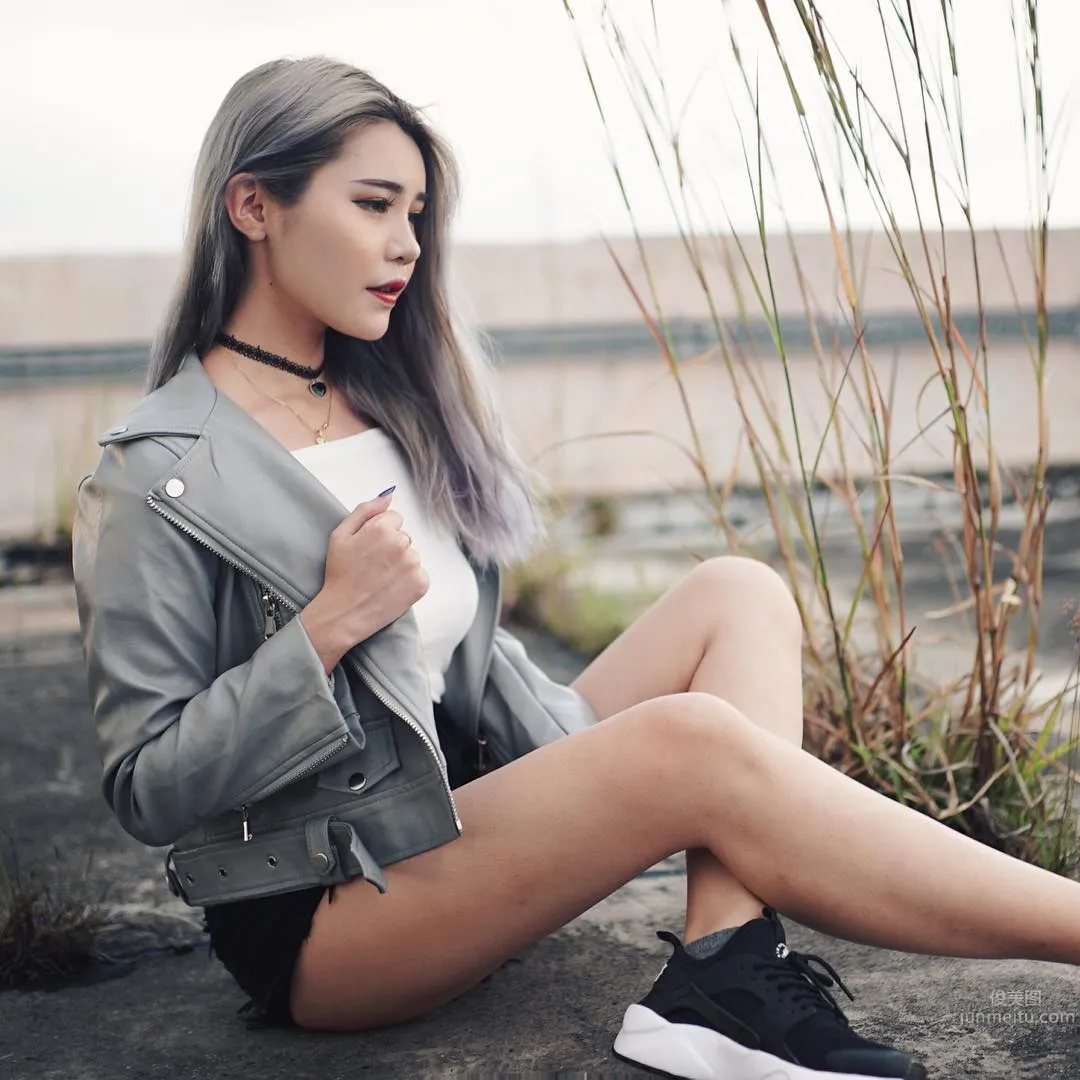 Singapore Internet Celebrity Aylna Neo Shows Off Her Great Figure in a Strappy Swimsuit photo 8