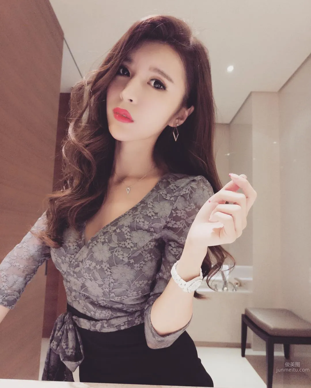 Popular Web Model Liuziyu Vicky, Devil Figure Sexy Bombshell photo 6