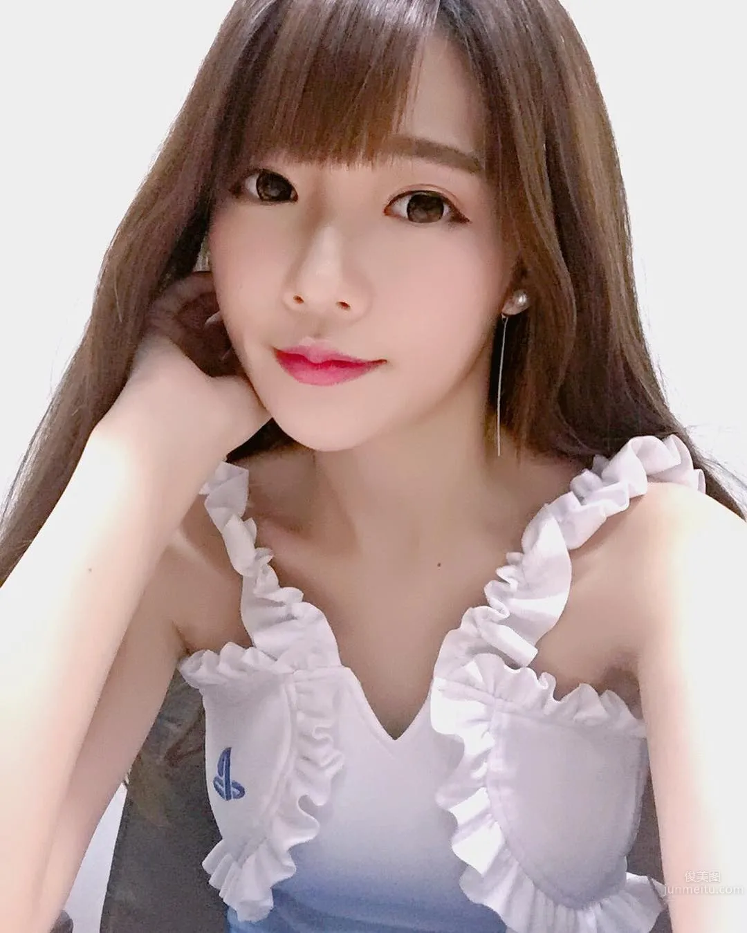 Healing-Type Beauty Jian Xinru Steals Netizens' Hearts Directly photo 3