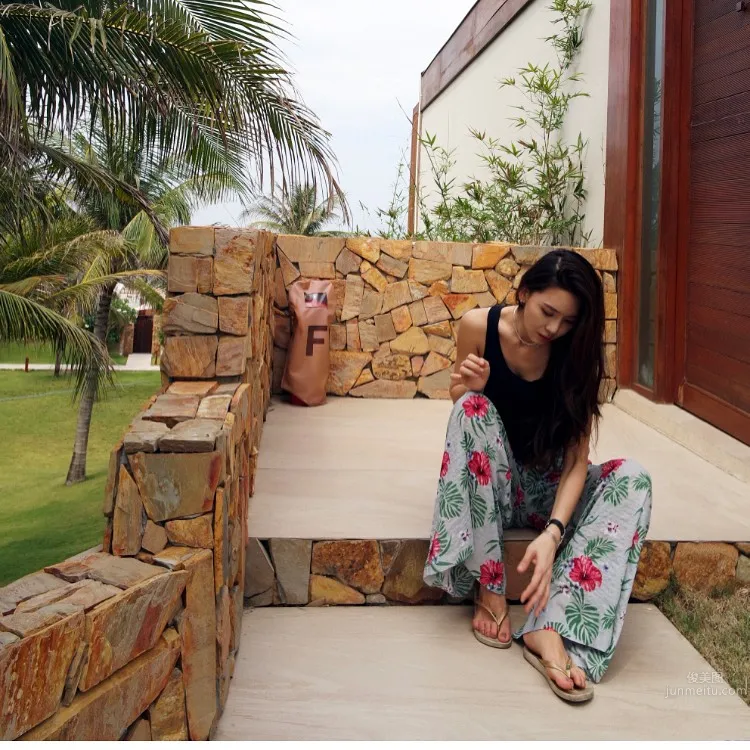 Korean Online Shop Model Onfleeklily, Looks and Figure Complement Each Other photo 23