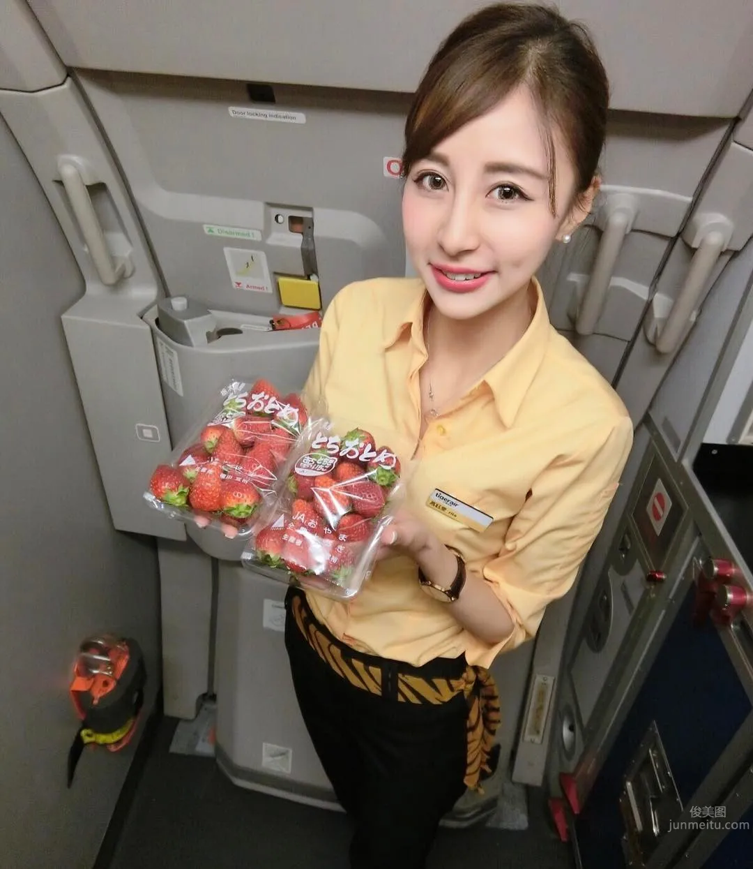 Once in a Millennium Flight Attendant Gao Yuwen Latest Massive Private Shoot 50P photo 24