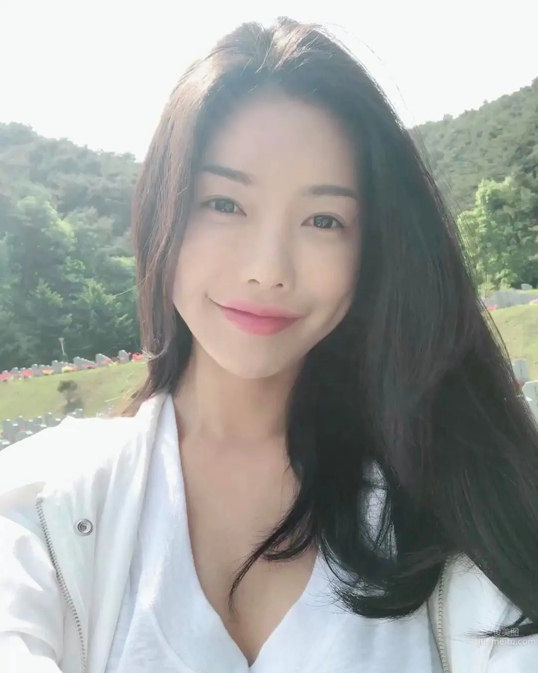 網拍模特樸瓷美 泳衣被撐的好辛苦 20